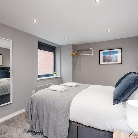 Host Apartments - Contemporary 3 Bed Apt With Balcony - Perfect For Long Stays Liverpool Buitenkant foto