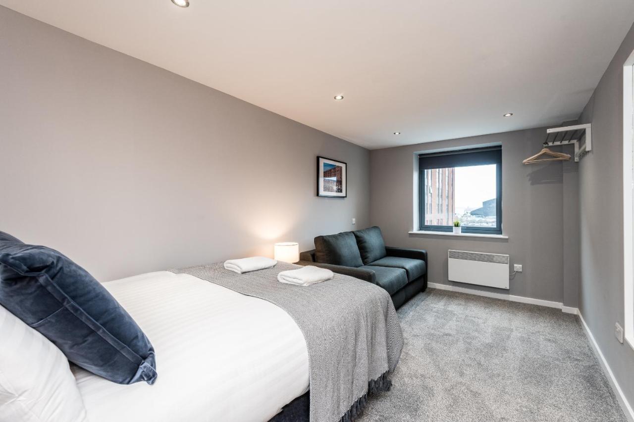 Host Apartments - Contemporary 3 Bed Apt With Balcony - Perfect For Long Stays Liverpool Buitenkant foto