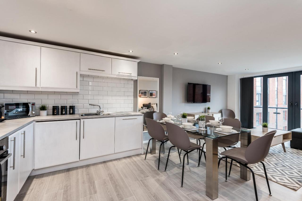Host Apartments - Contemporary 3 Bed Apt With Balcony - Perfect For Long Stays Liverpool Buitenkant foto