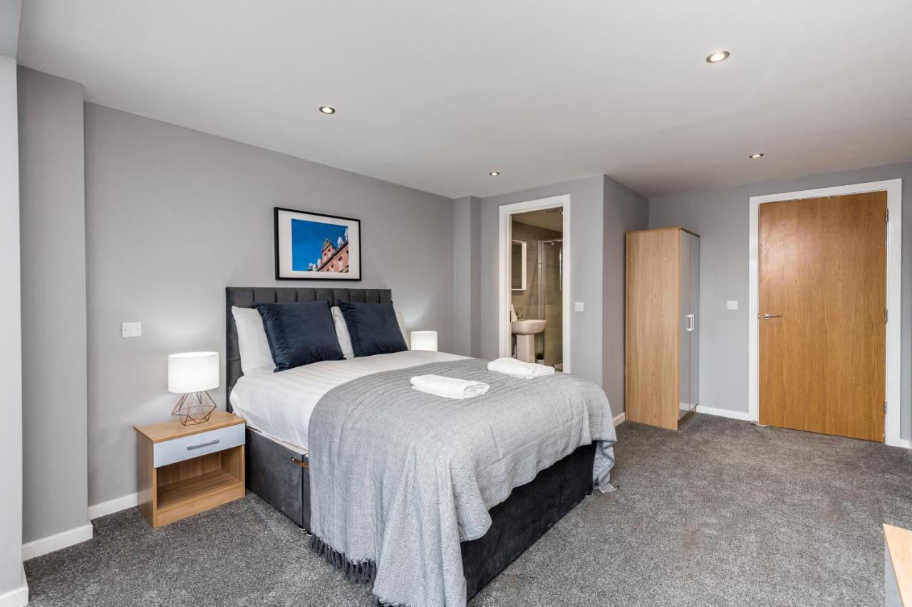 Host Apartments - Contemporary 3 Bed Apt With Balcony - Perfect For Long Stays Liverpool Buitenkant foto
